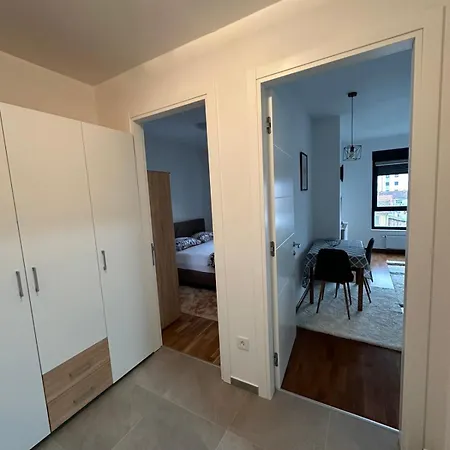 Lägenhet Diksi Sa Podzemnom Garazom Banja Luka